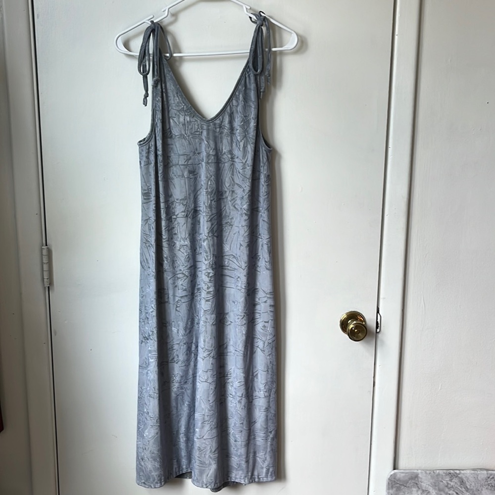 Velvet midi dress with spaghetti ties and slits